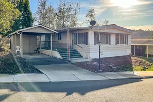 37 NE Mary Ann Ln, Roseburg, OR 97470 - Photo 2