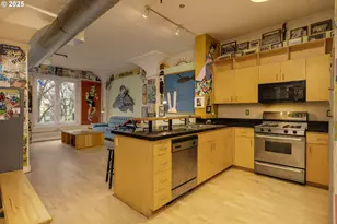 300 NW 8th Ave, Portland, OR 97209 - Photo 16