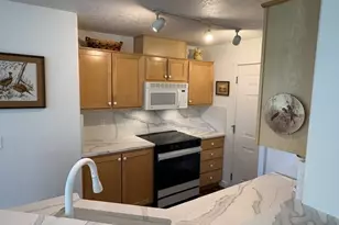 14721 SW Beard Rd, Beaverton, OR 97007 - Photo 4