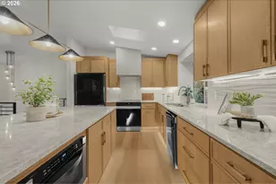 1711 NW 19th St, Gresham, OR 97030 - Photo 2