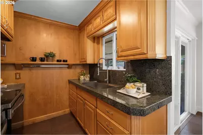 11015 NE Hancock St, Portland, OR 97220 - Photo 8