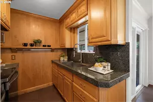 11015 NE Hancock St, Portland, OR 97220 - Photo 8