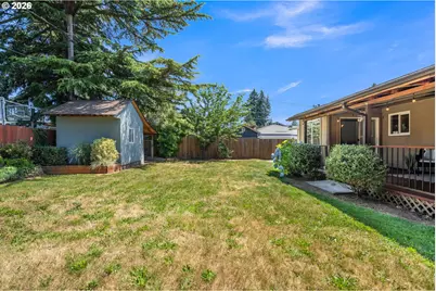 11015 NE Hancock St, Portland, OR 97220 - Photo 32