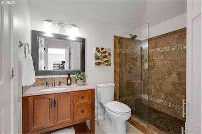 11015 NE Hancock St, Portland, OR 97220 - Photo 18