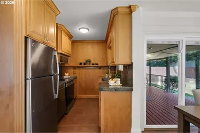 11015 NE Hancock St, Portland, OR 97220 - Photo 10