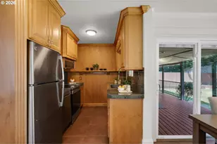 11015 NE Hancock St, Portland, OR 97220 - Photo 10