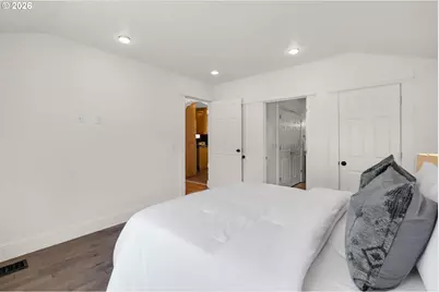 11015 NE Hancock St, Portland, OR 97220 - Photo 16