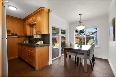 11015 NE Hancock St, Portland, OR 97220 - Photo 12