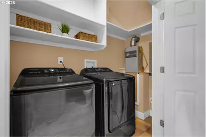 11015 NE Hancock St, Portland, OR 97220 - Photo 24