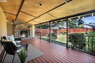 11015 NE Hancock St, Portland, OR 97220 - Photo 26