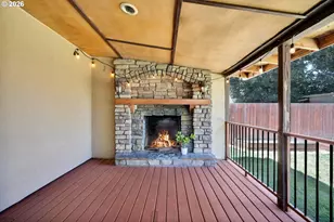 11015 NE Hancock St, Portland, OR 97220 - Photo 28