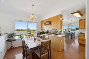 805 Lisa Pl, Coos Bay, OR 97420 - Photo 8