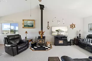 805 Lisa Pl, Coos Bay, OR 97420 - Photo 12