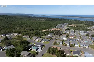 805 Lisa Pl, Coos Bay, OR 97420 - Photo 36