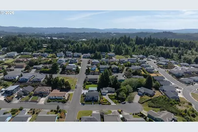 805 Lisa Pl, Coos Bay, OR 97420 - Photo 46