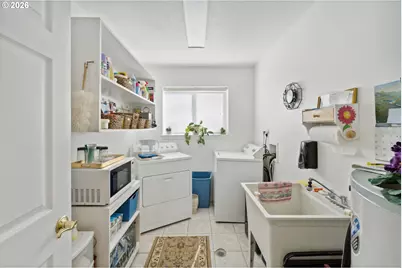 805 Lisa Pl, Coos Bay, OR 97420 - Photo 26