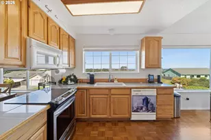 805 Lisa Pl, Coos Bay, OR 97420 - Photo 20