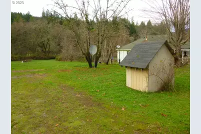 765 Tunnel Rd, Glendale, OR 97442 - Photo 12