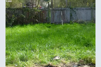765 Tunnel Rd, Glendale, OR 97442 - Photo 8