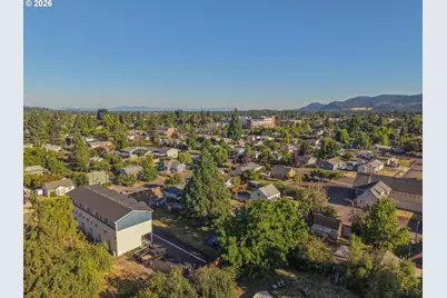 515 17th St, Springfield, OR 97477 - Photo 24