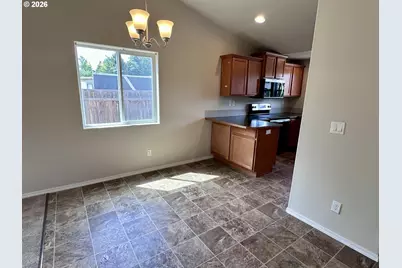211 Lacasa St, Eugene, OR 97402 - Photo 4