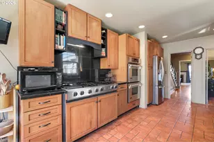 1002 W 11th St, The Dalles, OR 97058 - Photo 16