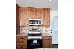 95 W Ivy St, Arlington, OR 97812 - Photo 2