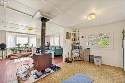 1125 E Beacon Dr, Eugene, OR 97404 - Photo 28