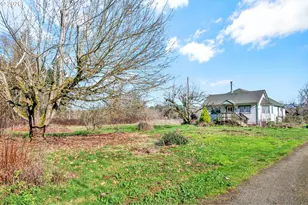 1125 E Beacon Dr, Eugene, OR 97404 - Photo 18