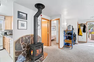 337 16th Ave, Seaside, OR 97138 - Photo 8