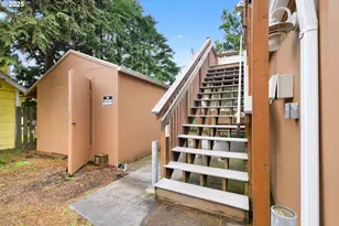 337 16th Ave, Seaside, OR 97138 - Photo 2