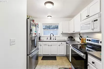 19153 SE Yamhill St #21, Portland, OR 97233 - Photo 8