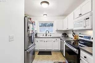 19153 SE Yamhill St, Portland, OR 97233 - Photo 8
