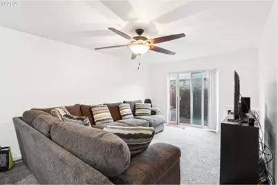 19153 SE Yamhill St #21, Portland, OR 97233 - Photo 4