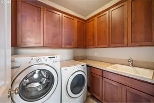 6920 N Charleston Ave, Portland, OR 97203 - Photo 24
