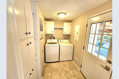 874 S Main St, Canyonville, OR 97417 - Photo 2