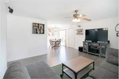 535 Diane St, Castle Rock, WA 98611 - Photo 6