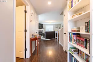 306 E 16th Pl, La Center, WA 98629 - Photo 6