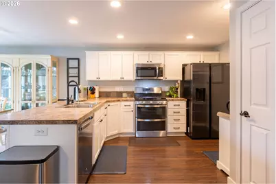 306 E 16th Pl, La Center, WA 98629 - Photo 8