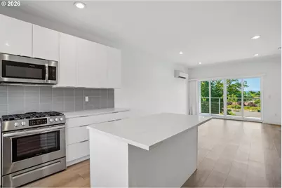 9025 NE Hoyt St, Portland, OR 97220 - Photo 14
