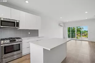 9025 NE Hoyt St, Portland, OR 97220 - Photo 14
