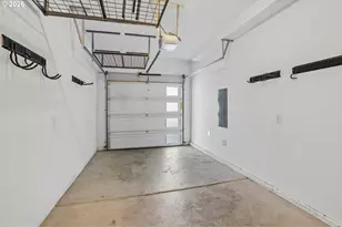 9025 NE Hoyt St, Portland, OR 97220 - Photo 28