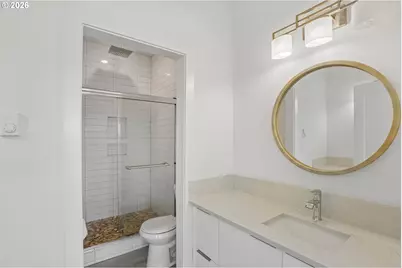 9025 NE Hoyt St, Portland, OR 97220 - Photo 22