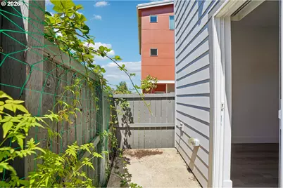 9025 NE Hoyt St, Portland, OR 97220 - Photo 30