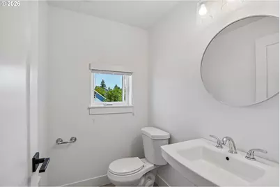 9025 NE Hoyt St, Portland, OR 97220 - Photo 20