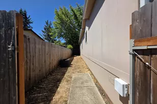 145 Owyhee Ln, Roseburg, OR 97471 - Photo 14