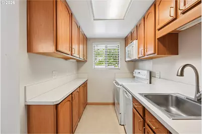 15100 SW Crown Dr #3, King City, OR 97224 - Photo 6