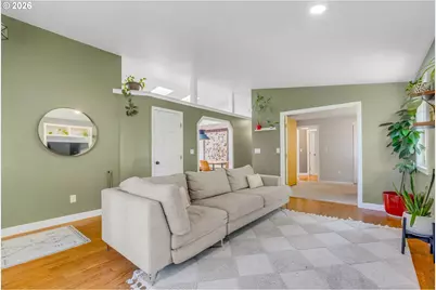 1634 SW Spring Garden St, Portland, OR 97219 - Photo 6