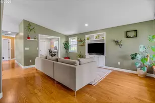 1634 SW Spring Garden St, Portland, OR 97219 - Photo 4