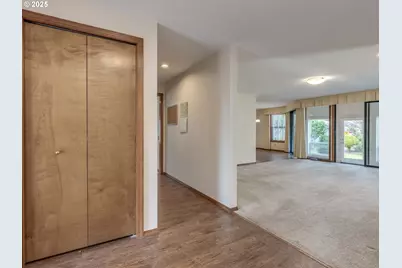 2328 NE 156th Pl, Portland, OR 97230 - Photo 6